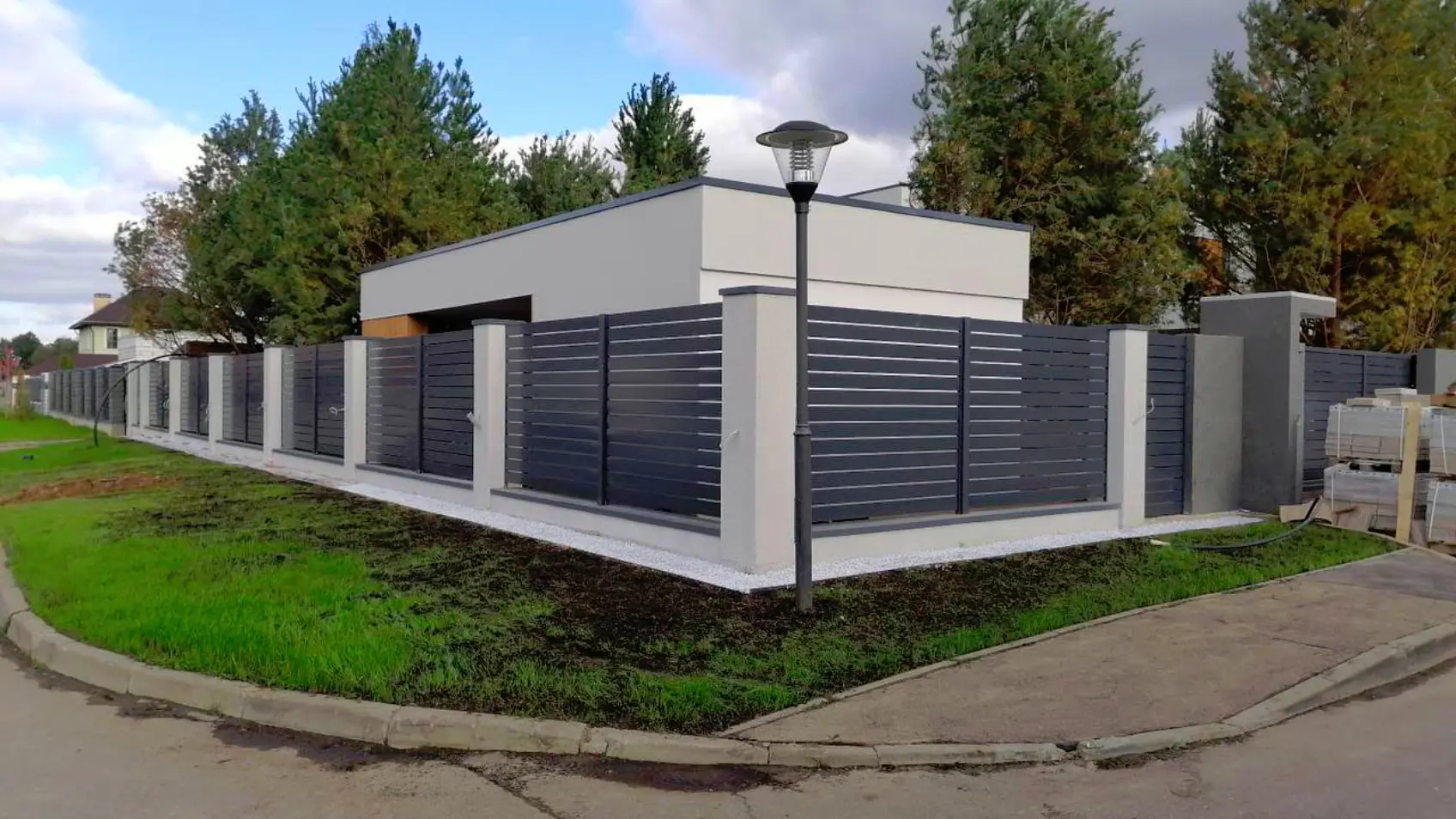 Фото 7 забор ранчо планкен 7024 Серый Графит с подсветкой